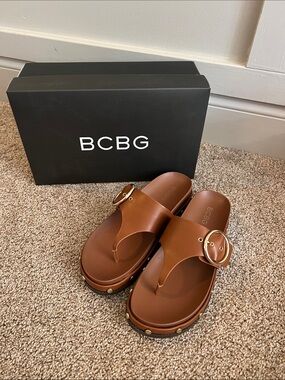 BCBG Tan/Brown Leather Buckle Platform Thong Sandals